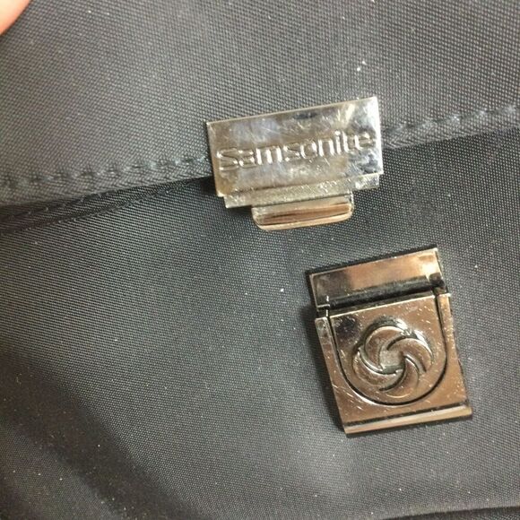 Samsonite Nylon Canvas Crossbody Sling Bag Black Pockets Zippers Travel - Picture 5 of 11